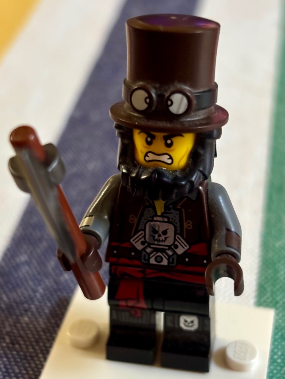 THE LEGO MOVIE 2 "Apocalyseburg Abe" coltlm2-13 with stand & accessories.
